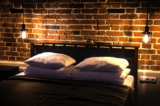 Sypialnia w stylu industrialnym – jak dobrać meble?